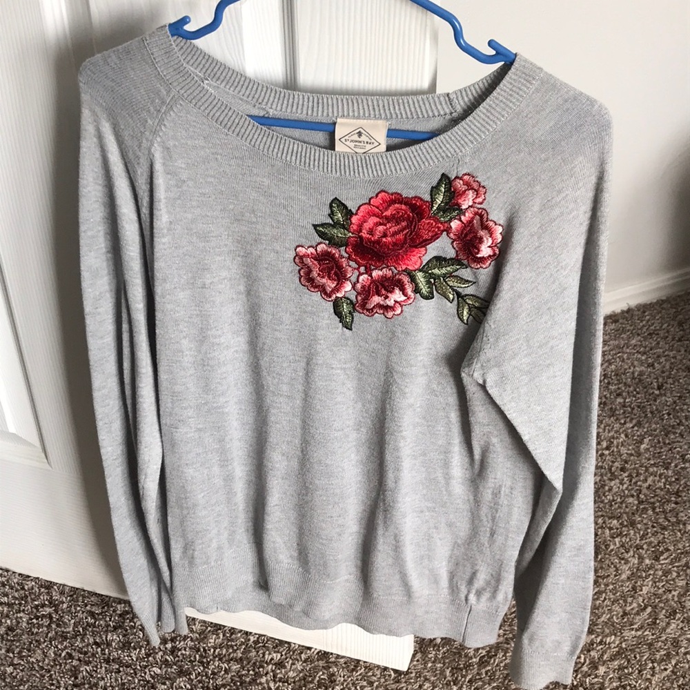 5 for $25   St Johns Bay embroidered flower sweater Large